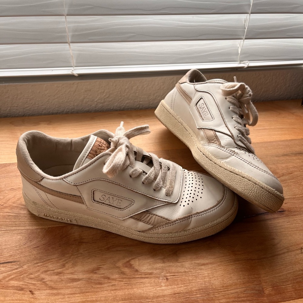 Saye Modelo 89 white and tan sneakers